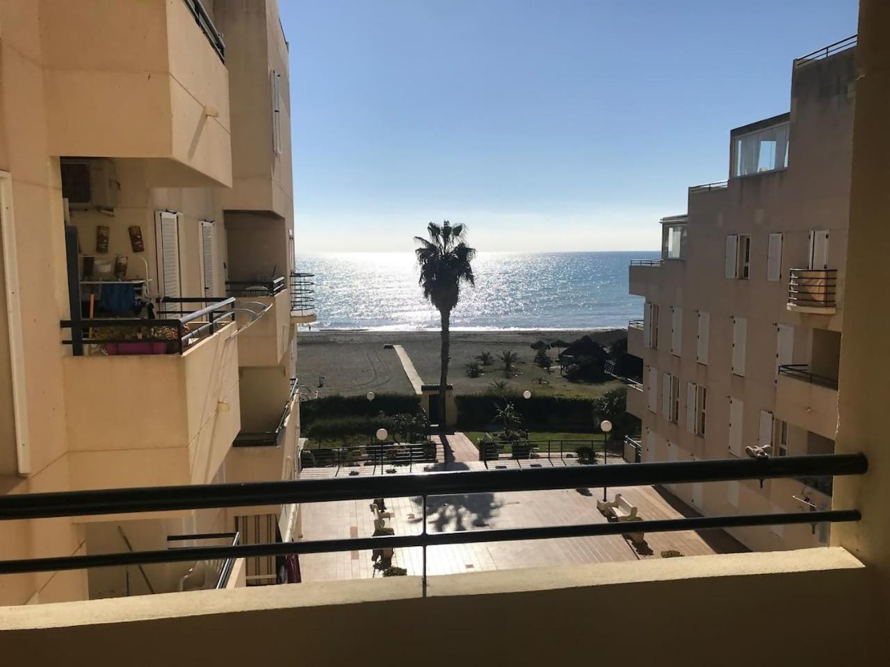 Espectacular Residencial En 1A Linea Con Piscina Appartement Benajarafe Buitenkant foto